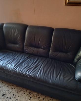 Due divani in pelle nera come in foto