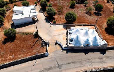 Doppia unità abitativa con terreno di 10.000 mq