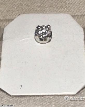ORECCHINI SINGOLO IN ORO BIANCO 18kt. CON DIAMANTE