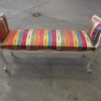 Divanetto in stile nuovo