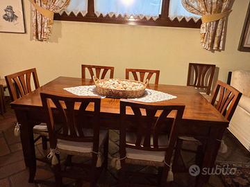 Tavolo in legno massiccio