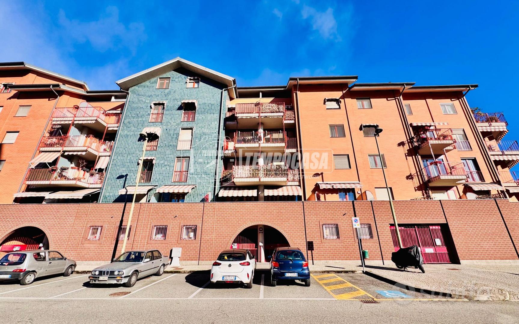 2 LOCALI CON TERRAZZO LIBERO SUBITO - Vista 2