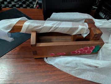 Schiaccianoci Artigianale in Legno - Dipinto a Man