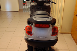 Piaggio x9