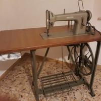 Macchina per cucire vintage NECCHI