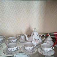 Set di tazze e teiera 