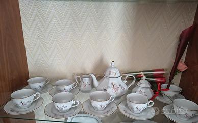 Set di tazze e teiera 