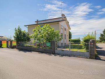 Casa indipendente con due unità autonome e ampi...