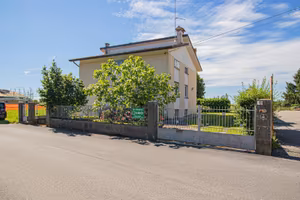 Casa indipendente con due unità autonome e ampi...