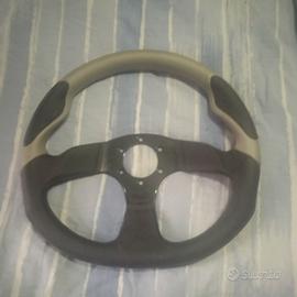 Volante  momo