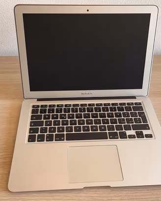 MacBook Air 13” (Early 2015) RAM 8 GB SSD 128 GB