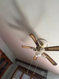 Ventilatore da soffitto vintage con luce e pale