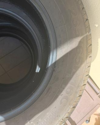 Gomme 235/65 R16