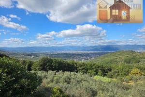 Rustico / Casale di 380 m² con più di 5 locali e b
