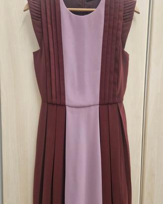 Abito Trussardi, design bicolore borgogna e rosa.