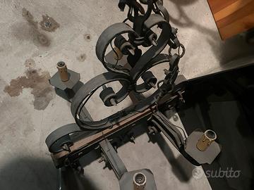 Lampadario rustico in ferro battuto