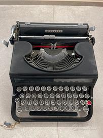 Macchina da scrivere Olivetti Studio 42 del 1949