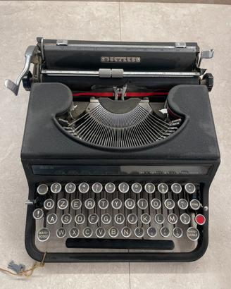 Macchina da scrivere Olivetti Studio 42 del 1949
