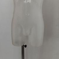 N. 2 BUSTI UOMO IN PLASTICA BIANCO E SUPPORTO