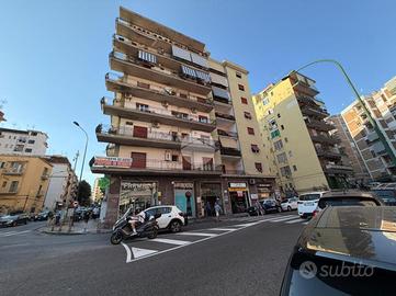 2 LOCALI A NAPOLI