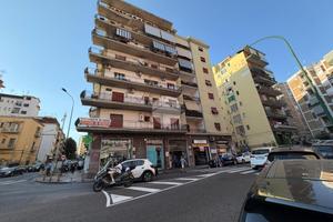 2 LOCALI A NAPOLI
