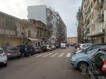 NEGOZIO A NAPOLI