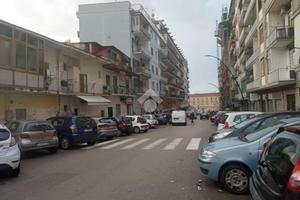 NEGOZIO A NAPOLI