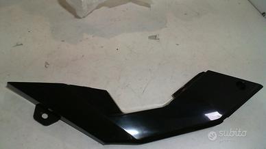 COPRIREGGISELLA SINISTRO RX SX 50 APRILIA 86108300
