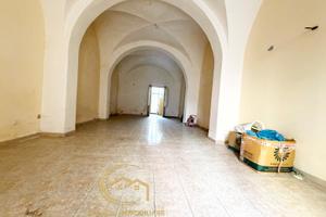 Casa indipendente angolare su due livelli a Giarre