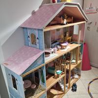 Casa delle bambole con accessori