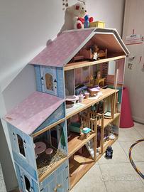 Casa delle bambole con accessori