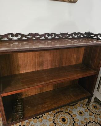 Libreria bassa vintage in legno e fregio intagliat