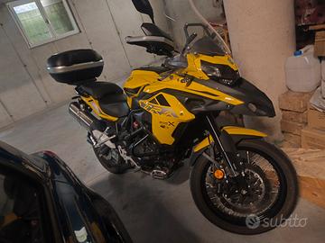 moto Benelli TRK 502