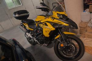 moto Benelli TRK 502