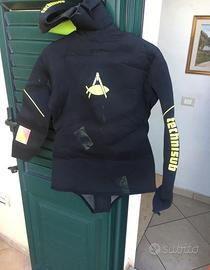 Completo sportivo di pesca subacquea