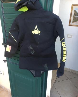 Completo sportivo di pesca subacquea