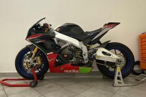 Aprilia RSV4 Factory PISTA
