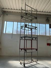 Carrelli impilabili stoccaggio merce