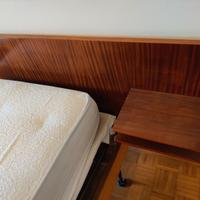 2 letti singoli con comodino integrato