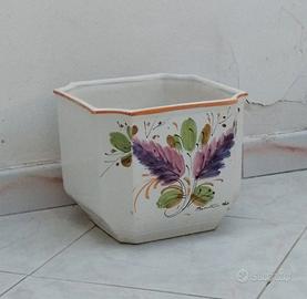 Coprivaso in ceramica dipinto a mano