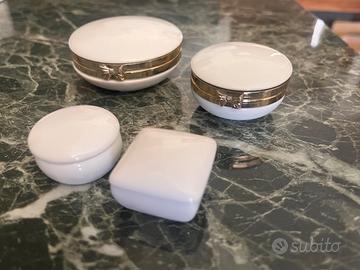 Portapastiglie nuovi in porcellana bianca