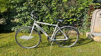 Coppia di bici marca Aurora da citta’ /trekking