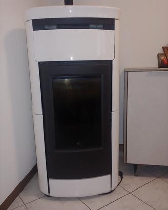 Stufa pellet Edilkamin Kira 14.3 kw.