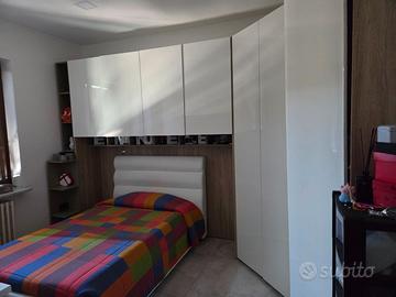 cameretta a ponte con letto contenitore