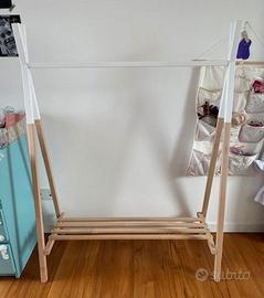 Appendiabiti per cameretta