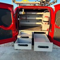 Officina mobile pronta al lavoro, inverter 220v