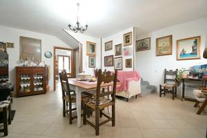 Indipendente con cortile e posto auto