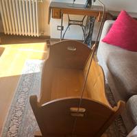 Culla a dondolo in legno