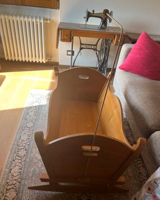 Culla a dondolo in legno