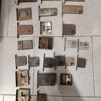 Lotto 24 Serrature Antiche Per Mobili Cassettone